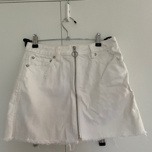 We The Free Zipper White Denim Mini Skirt Size 25 🌻🌼🌻 - Picture 2 of 15